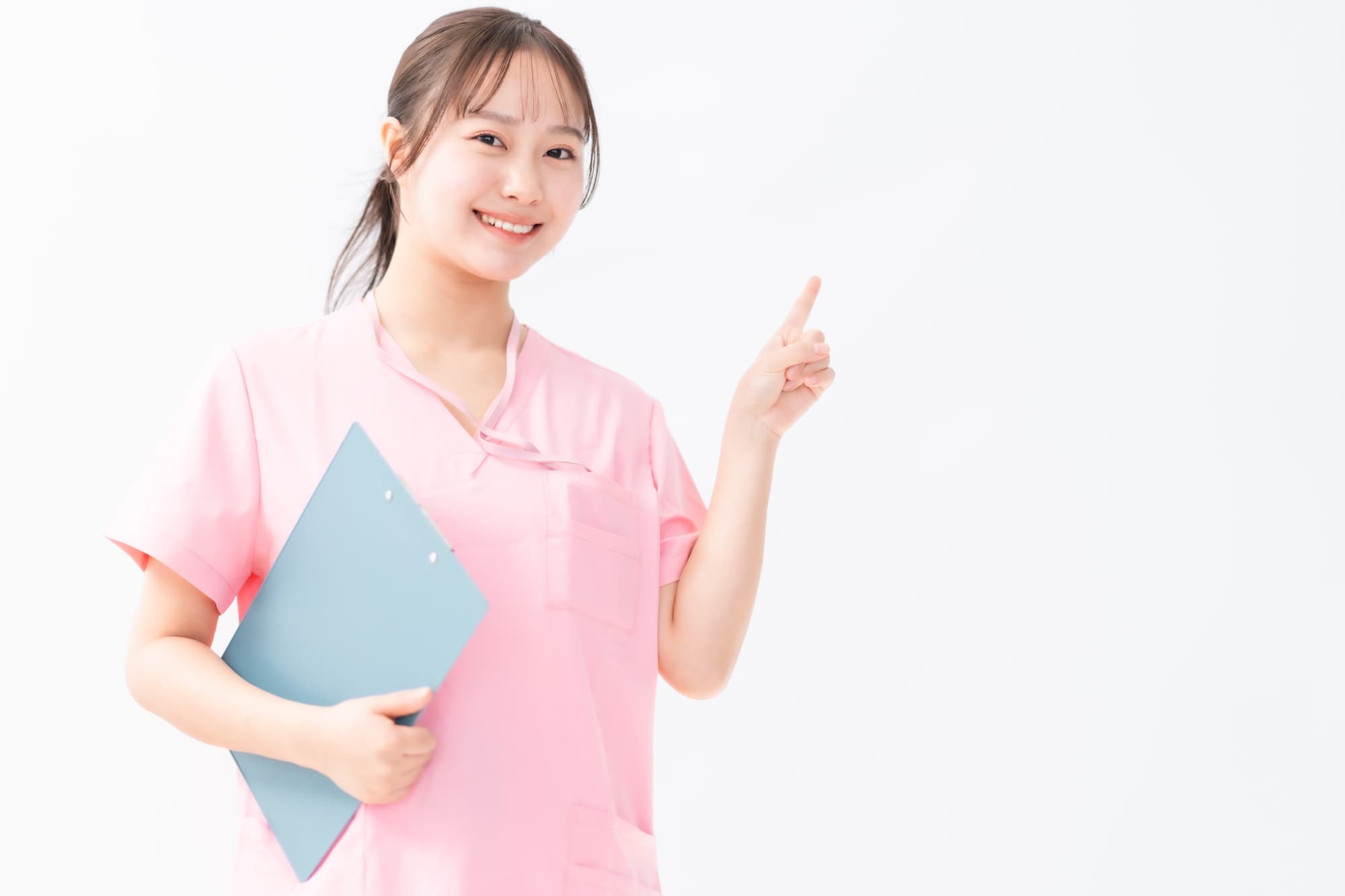 インプラントと他の歯科治療との違いを紹介する歯科衛生士