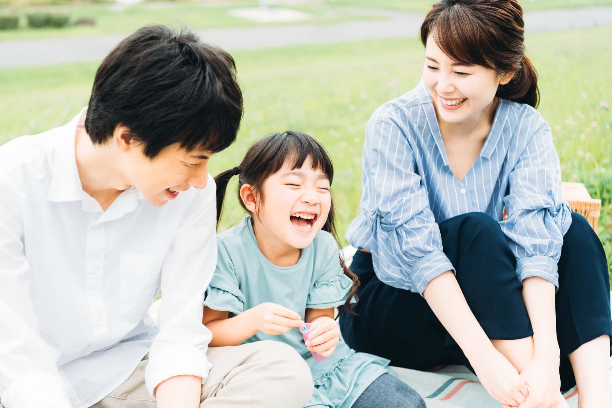 虫歯予防をして笑顔の親子