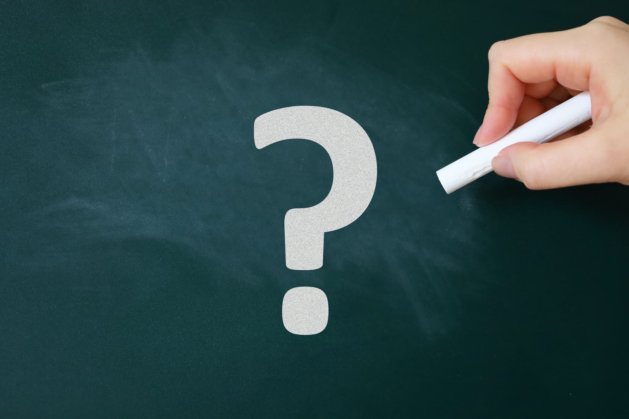 インビザライン矯正中に口内炎ができる原因は何か疑問に思うイメージ