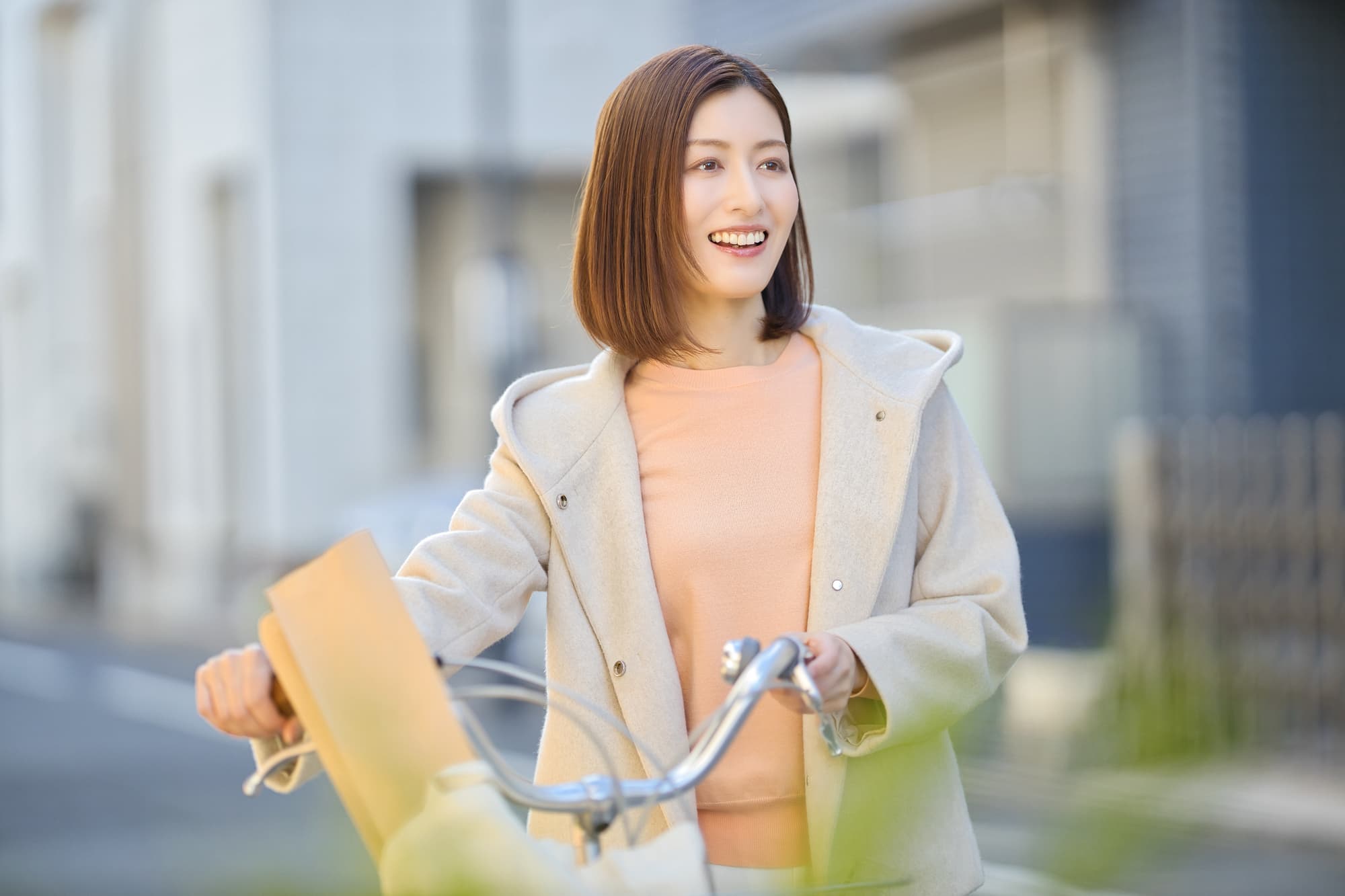 予防歯科で健康的な歯をした笑顔の女性