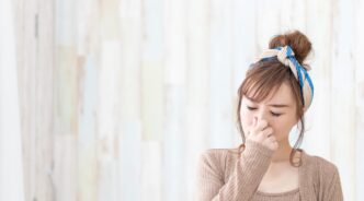 口臭が気になる女性