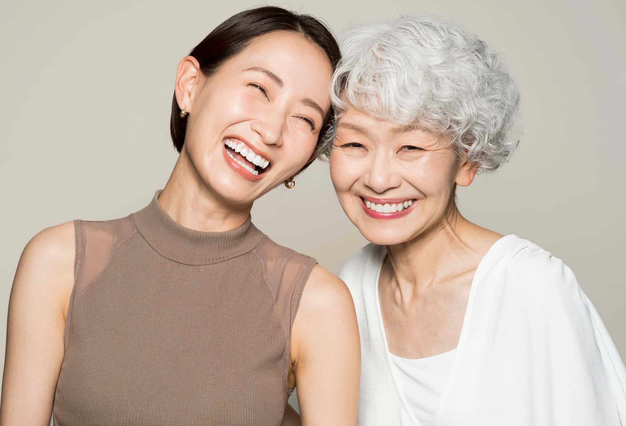 インプラント治療ができた高齢の母と笑顔の娘