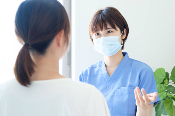 インプラント治療を検討中の女性イメージ