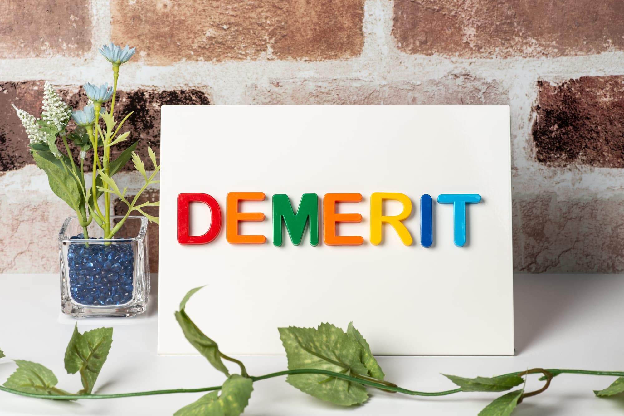 MFT（口腔筋機能療法）のデメリットを説明するイメージ